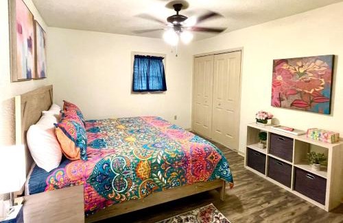 Port Neches House | Cheerful Watercolors in 2BR Cottage