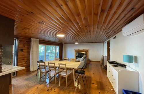 Beckwith Cottage | Cheerful Waterfront Cottage