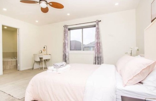 Newmarket House | Cheerfull 3-Bedroom Home in Newmarket