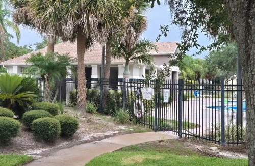 Meadow Woods Apartment | cheerfull townhouse with pool