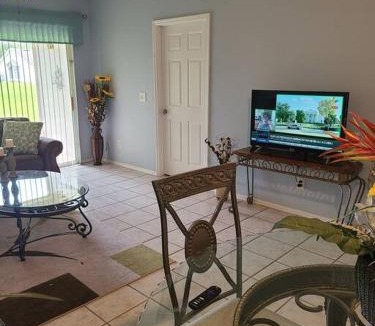 Meadow Woods Apartment | cheerfull townhouse with pool