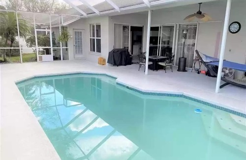 Valrico Villa | Cheery 4 Bedroom Pool Villa