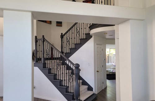 Covington House | Cheery and inviting room in Kent