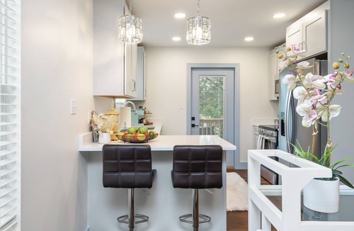 Powell House | Cheery and Stylish Three Bedroom Townhouse in Convenient Area