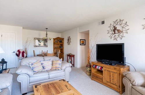 Santa Fe Condo | Cheery condo w. community pool, minutes to Santa Fe Plaza