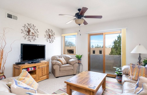 Santa Fe Condo | Cheery condo w. community pool, minutes to Santa Fe Plaza