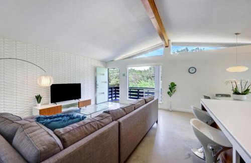 South River City House | Cheery Modern Retreat near SoCo & Downtown by Lodgewell