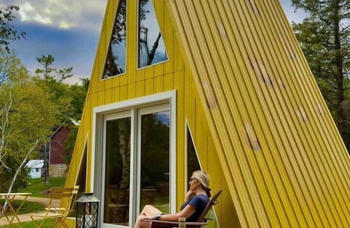Highland Cabin | Cheese Wedge Cabin Idyllic Farm