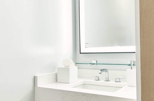 Downtown Portland Apartment | Chef's Dream Kitchen in Downtown 2 Bedroom Loft