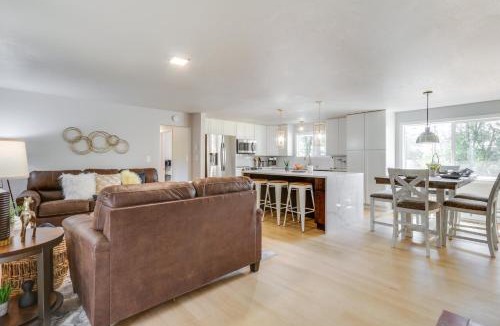 Centralia - Chehalis House | Chehalis Getaway with Golf Course View and Fire Pit!