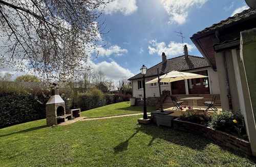 Blangy-sur-Bresle House | Chekroun house with garden and river. Pets welcome!