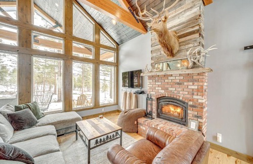 Pateros House | Chelan Mountain Retreat Chalet with Fire Pit!