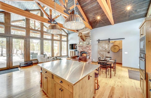 Pateros House | Chelan Mountain Retreat Chalet with Fire Pit!