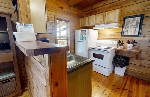 Townsend Cabin | Chelle's Sanctuary 2 Bedroom Cabin by RedAwning