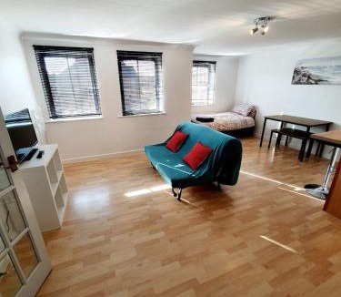 Great Baddow Apartment | Chelmsford Town Centre Apartments With Car Parking