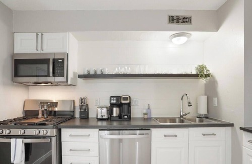 Brentwood Apartment | Chelsea #249 xxxxxxx