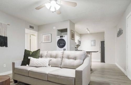 Brentwood Apartment | Chelsea #250 xxxxxxx