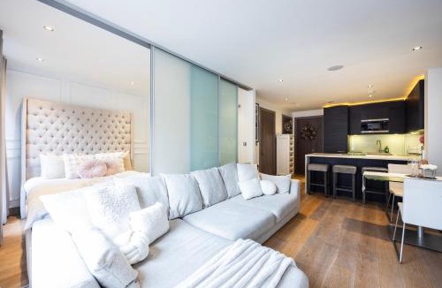 Sands End Apartment | Chelsea Harbour Suite