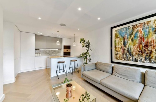 Sands End Apartment | Chelsea Pad by condokeeper