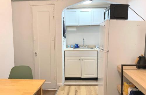 Chelsea Apartment | Chelsea Studio-Shared Bathroom with Kitchen Twin Bunk Bed