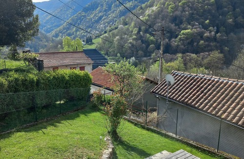 Sengouagnet House | Chemin du Cagir. Quiet, natural setting, garden with mountain views.