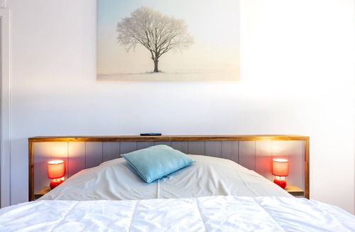 Saint-Michel-Mont-Mercure Bed & Breakfast | Chenin Guest Room with Wi-Fi