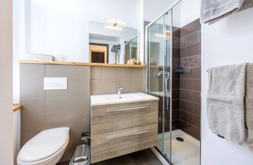 Saint-Michel-Mont-Mercure Bed & Breakfast | Chenin Guest Room with Wi-Fi