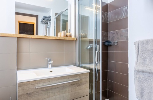 Saint-Michel-Mont-Mercure Bed & Breakfast | Chenin Guest Room with Wi-Fi