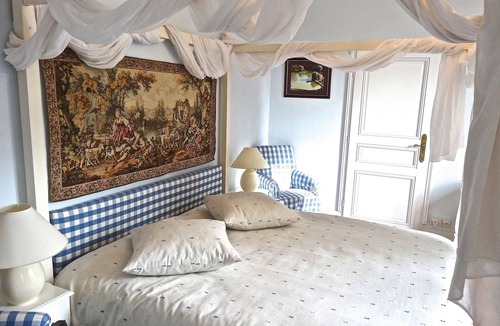 Tournon-Saint-Pierre House | Chenonceau room from CHATEAU LES VALLEES