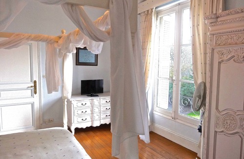 Tournon-Saint-Pierre House | Chenonceau room from CHATEAU LES VALLEES