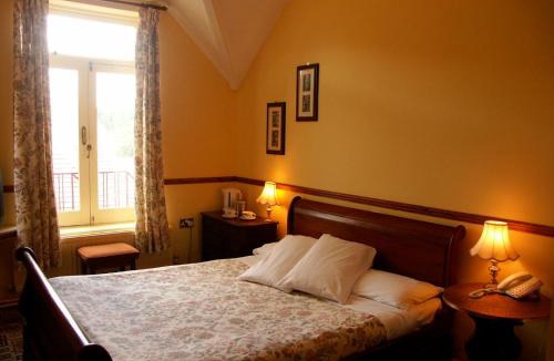 Forest Row Hotel | Chequers Inn Hotel