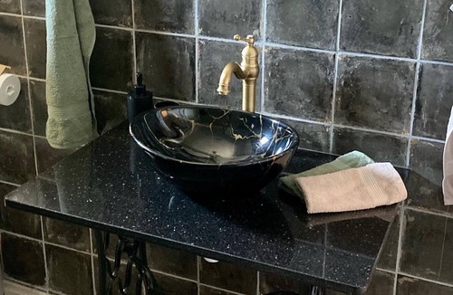 Azillanet Bed & Breakfast | CheRiedel