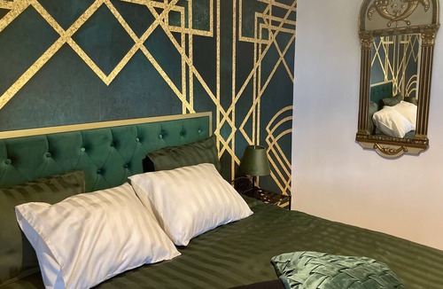 Azillanet Bed & Breakfast | CheRiedel