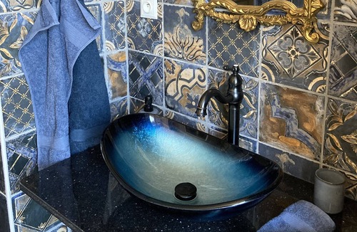 Azillanet Bed & Breakfast | CheRiedel