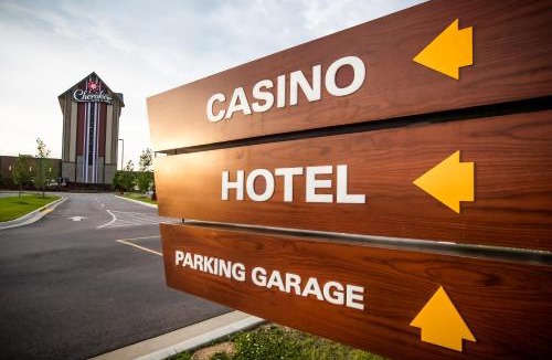 Roland Hotel | Cherokee Casino Hotel Roland
