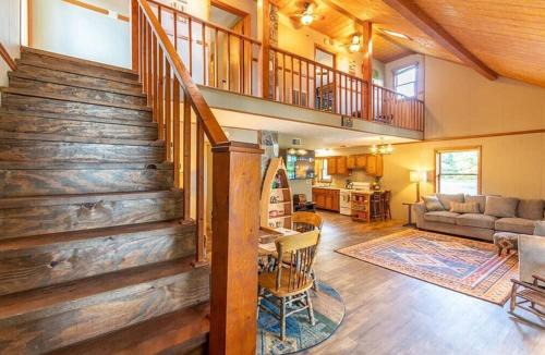 Rutledge House | Cherokee Lake Cottage by Staycating Partners