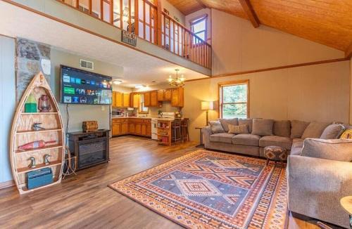 Rutledge House | Cherokee Lake Cottage by Staycating Partners