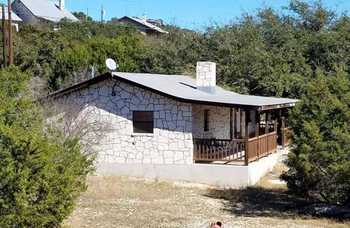 Concan Cabin | Cherokee Oaks - Frio River Haven