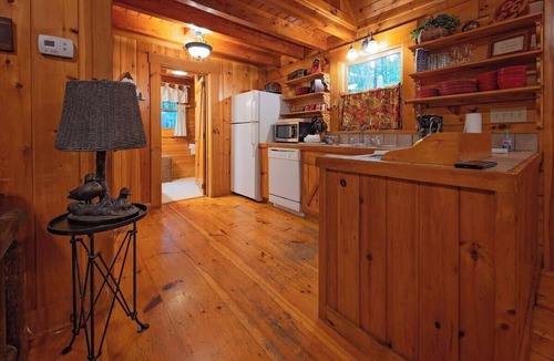 Benton Cabin | Cherokee private cabin in Riverside Resort