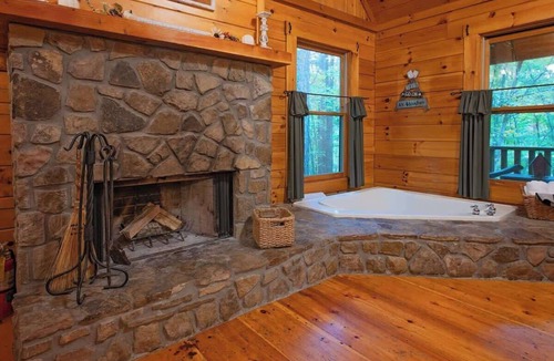 Benton Cabin | Cherokee private cabin in Riverside Resort