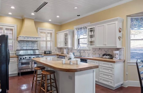 Medina Cabin | Cherokee Suite: Texas Hill Country Resort/w Pool