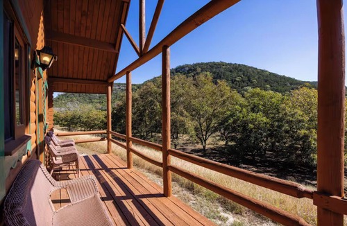 Medina Cabin | Cherokee Suite: Texas Hill Country Resort/w Pool