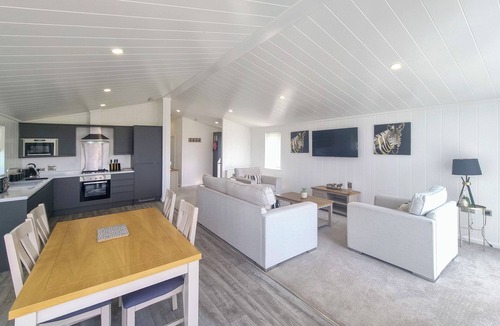 Fitling Cottage | Cherry Blossom 40 - UK50709