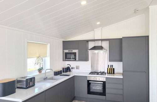 Fitling Cottage | Cherry Blossom 40 - UK50709