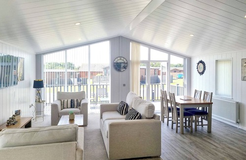 Fitling Cottage | Cherry Blossom 40 - UK50709