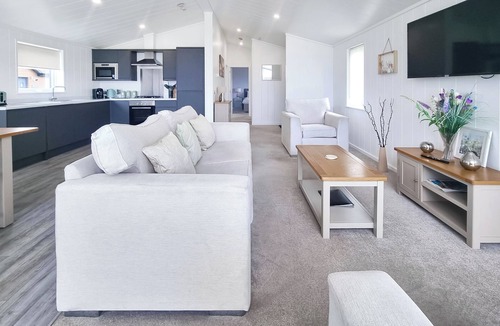 Fitling Cottage | Cherry Blossom 48 - UK50712