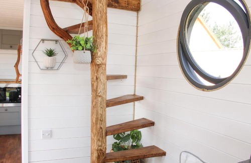 Diddlebury House | Cherry Blossom