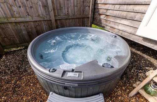 Staple Hill Apartment | Cherry Blossom Hut