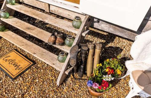 Staple Hill Apartment | Cherry Blossom Hut