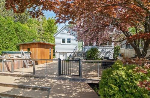 Lake Peekskill House | Cherry Blossom Lake House